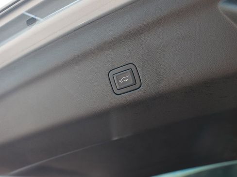 Used 2025 Chevrolet Suburban Premier image 34