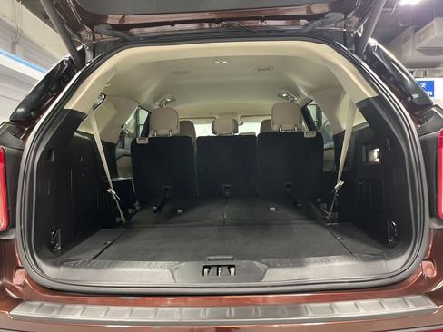 Used 2020 Ford Explorer XLT w/ Comfort Package AWD/4WD image 33