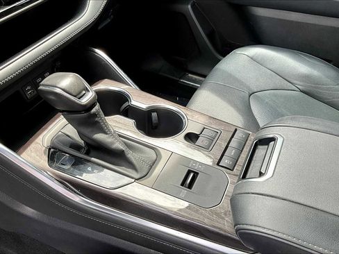 Used 2022 Toyota Highlander Limited image 16