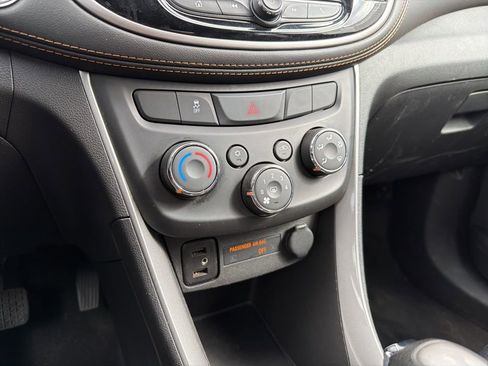 Used 2022 Chevrolet Trax LT w/ Driver Confidence Package AWD/4WD image 16