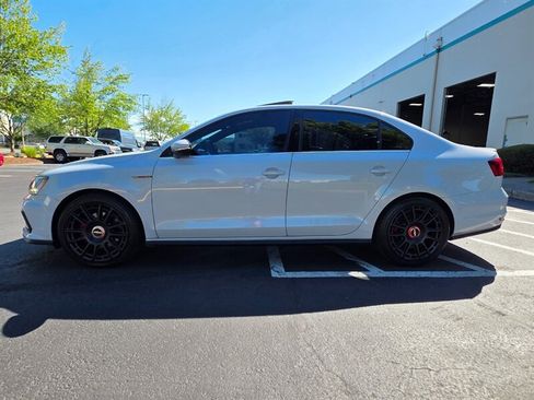 Used 2017 Volkswagen Jetta GLI FWD image 3