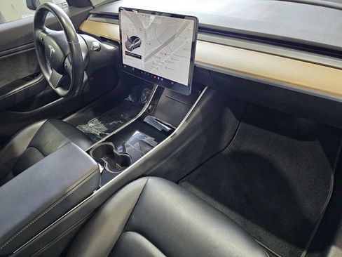 Used 2018 Tesla Model 3 Mid Range RWD image 5