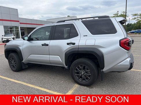 Used 2025 Toyota 4Runner SR5 AWD/4WD image 2