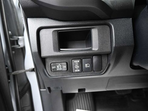 Used 2019 Toyota Tacoma TRD Off-Road w/ Technology Package AWD/4WD image 10