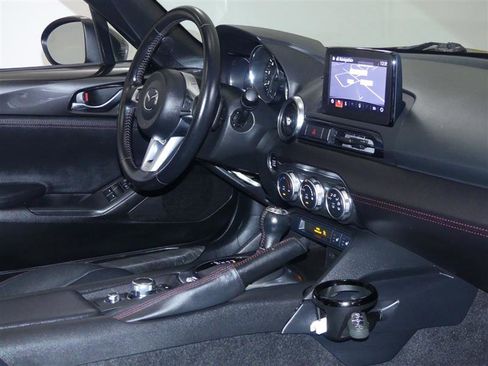 Used 2019 MAZDA MX-5 Miata Grand Touring image 22
