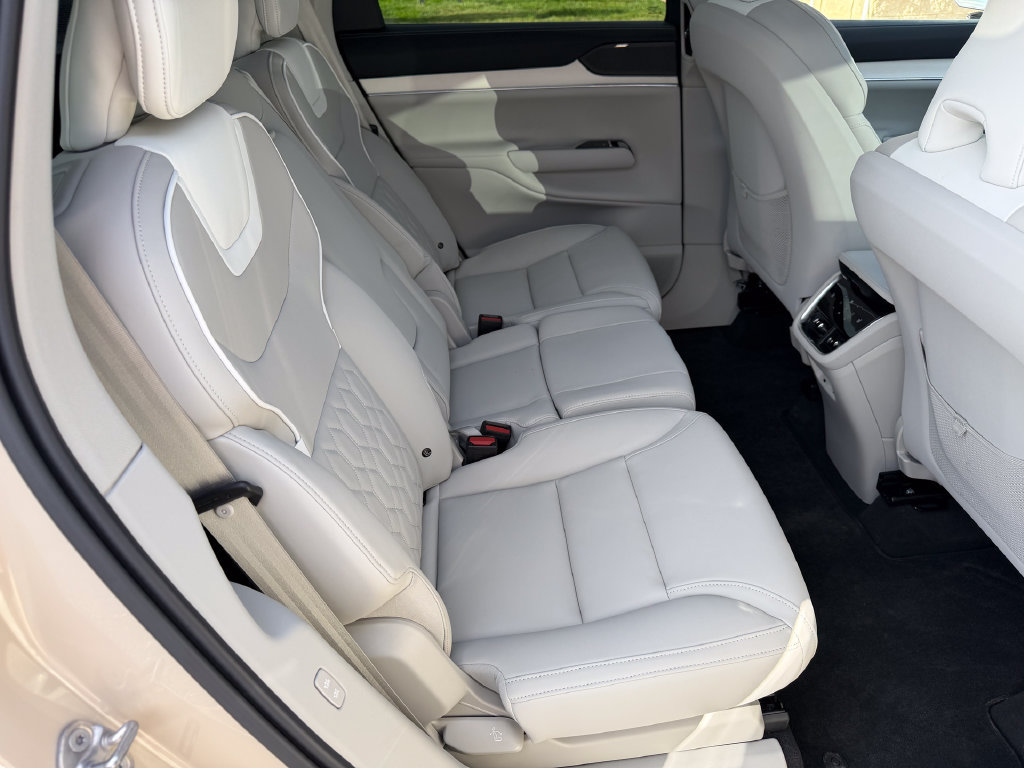 Certified 2025 Volvo EX90 Plus AWD/4WD image 18