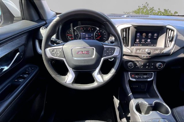 Used 2024 GMC Terrain SLE FWD image 5