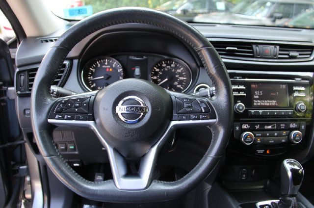 Used 2017 Nissan Rogue SV AWD/4WD image 21