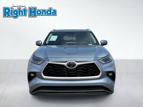 Used 2024 Toyota Highlander XLE FWD image 5