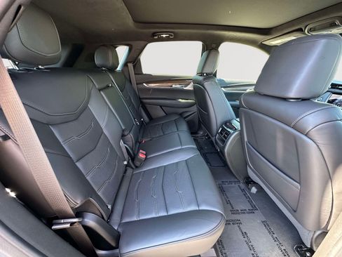 Used 2024 Cadillac XT5 Premium Luxury w/ Platinum Package AWD/4WD image 31