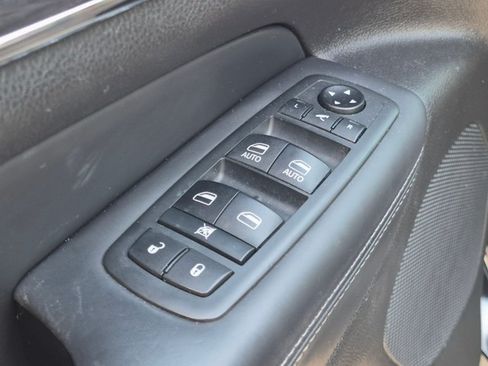 Used 2020 Jeep Grand Cherokee Overland AWD/4WD image 12