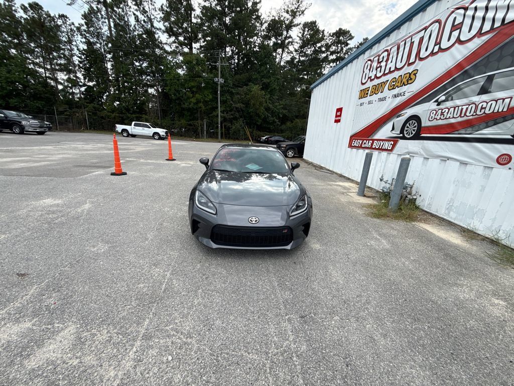 Used 2023 Toyota GR86 RWD image 3