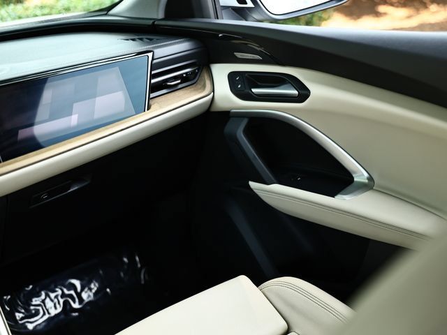 Used 2025 Audi Q5 Prestige AWD/4WD image 36