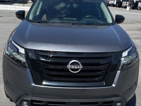 Used 2023 Nissan Pathfinder Platinum image 7
