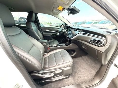 Used 2023 Chevrolet Bolt EUV LT w/ Convenience Package FWD image 28