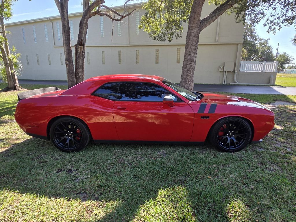 Used 2016 Dodge Challenger R/T RWD image 5