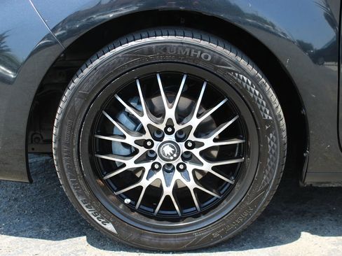 Used 2014 Scion xB FWD image 6