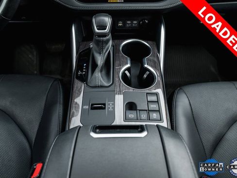 Used 2024 Toyota Highlander Platinum image 24