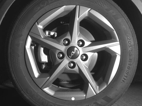 Used 2025 Kia K4 LXS image 12