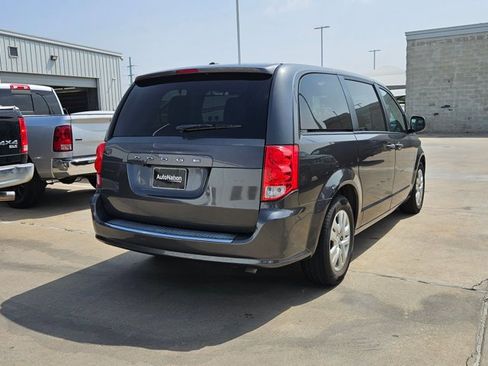 Used 2019 Dodge Grand Caravan SE w/ UConnect Hands-Free Group FWD image 6