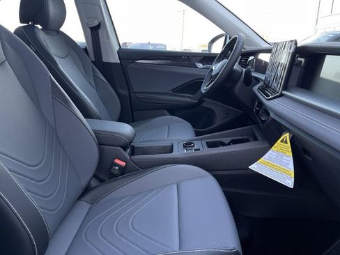 New 2026 Volkswagen Tiguan SE image 23