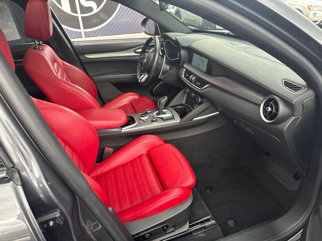 Used 2023 Alfa Romeo Stelvio Veloce AWD/4WD image 66