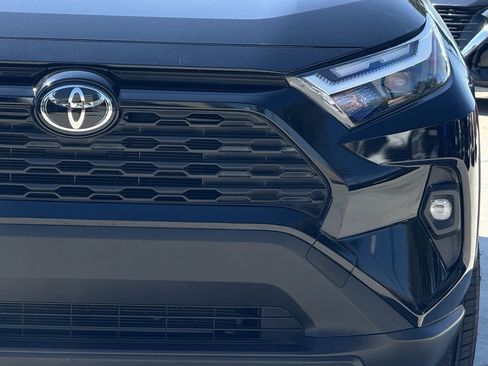 Used 2022 Toyota RAV4 XLE Premium image 9