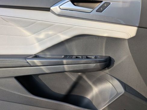 New 2026 Volkswagen Taos SEL image 27