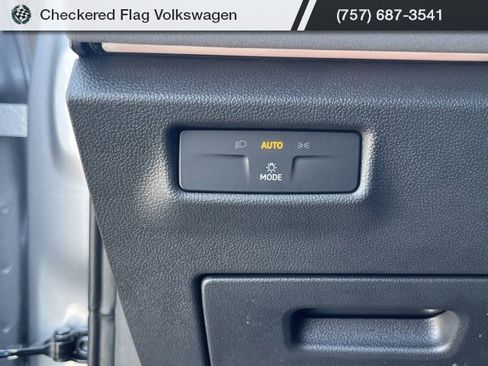 New 2025 Volkswagen Tiguan SE image 29