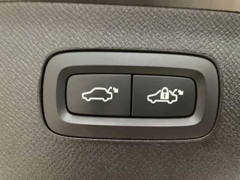 Used 2021 Volvo XC90 T5 Momentum w/ Climate Package image 11