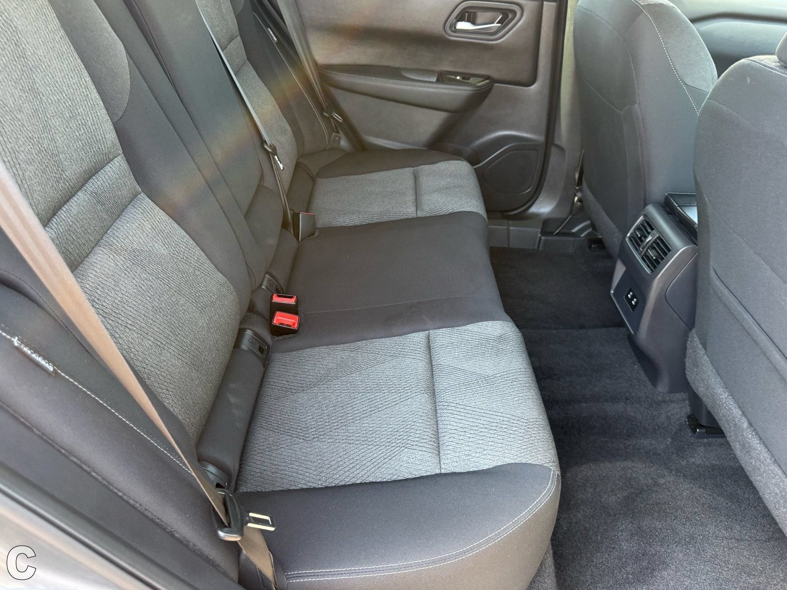 Used 2024 Nissan Rogue SV FWD image 27