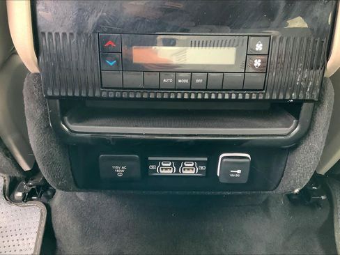 Used 2024 Jeep Wagoneer Series II w/ Flexible Seating Group RWD image 30