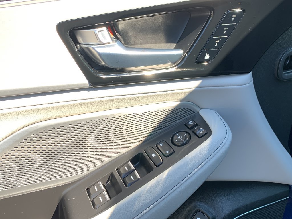 Used 2023 Acura MDX w/ Technology Package FWD image 12