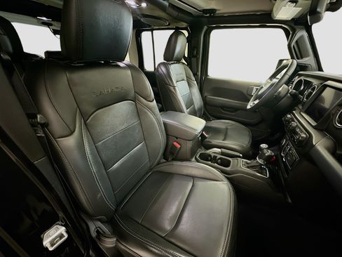 Used 2022 Jeep Wrangler Unlimited Sahara AWD/4WD image 32