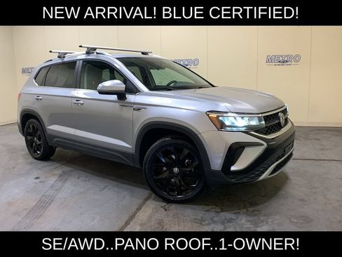 Used 2022 Volkswagen Taos SE w/ Panoramic Sunroof Package FWD image 1