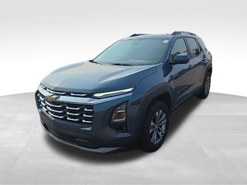 Used 2025 Chevrolet Equinox LT w/ Safety and Technology Package FWD image 3