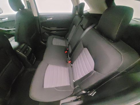 Used 2018 Ford Edge SE image 18