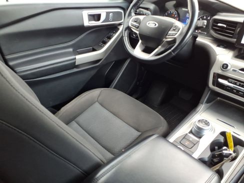 Used 2022 Ford Explorer XLT AWD/4WD image 16