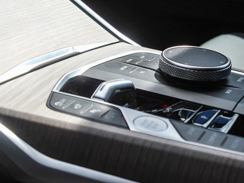 Certified 2025 BMW 330i Sedan image 22