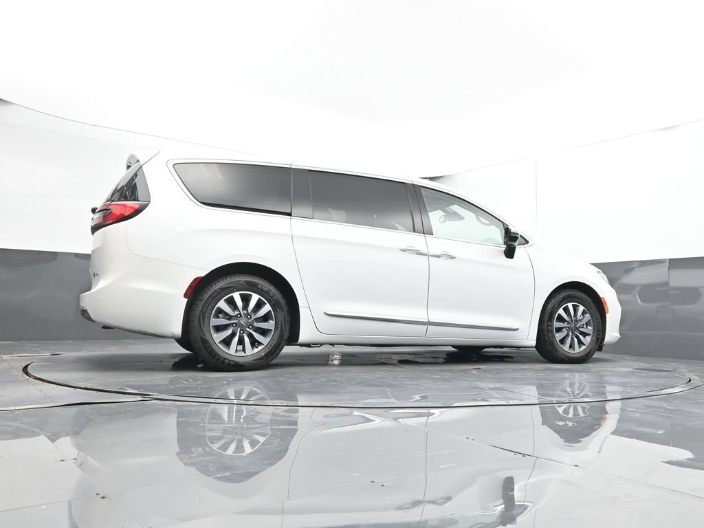 Used 2023 Chrysler Pacifica Limited FWD image 53