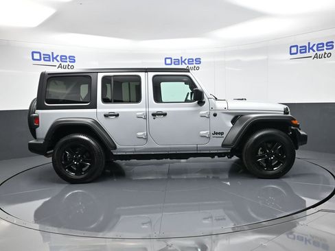 Used 2022 Jeep Wrangler Unlimited Sport image 8