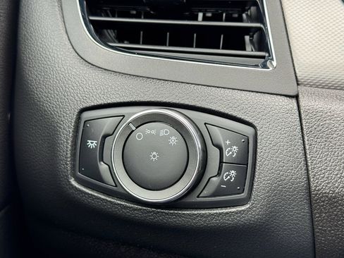 Used 2013 Ford Edge SEL image 32