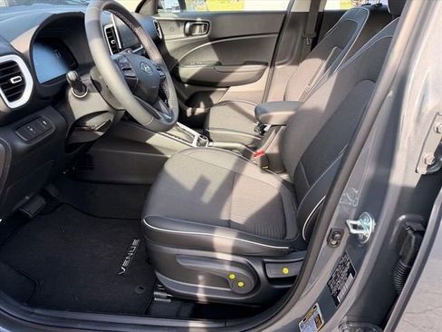 New 2026 Hyundai Venue SEL FWD image 9