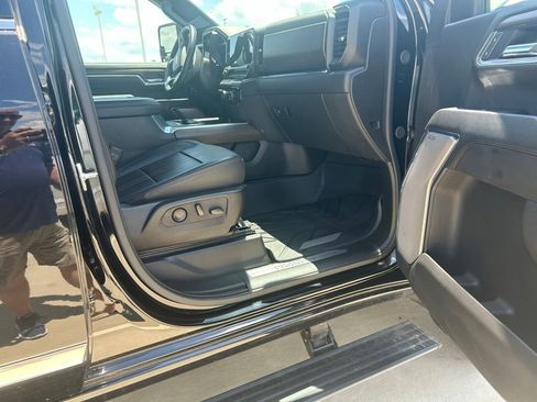 Used 2025 Chevrolet Silverado 2500 High Country w/ High Country Premium Package AWD/4WD image 4