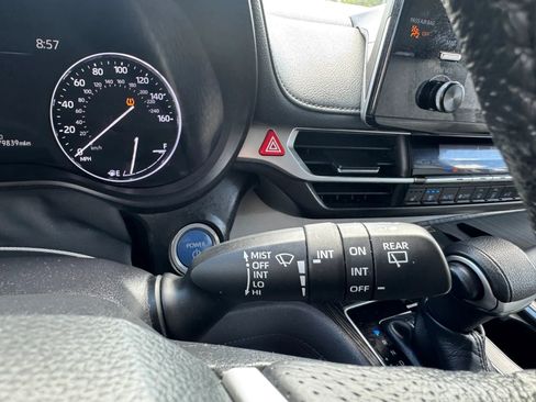 Used 2021 Toyota Sienna Limited image 10