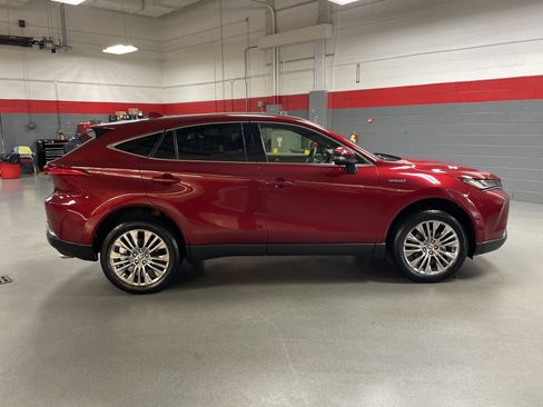 Certified 2021 Toyota Venza Limited w/ Advanced Technology Package image 11