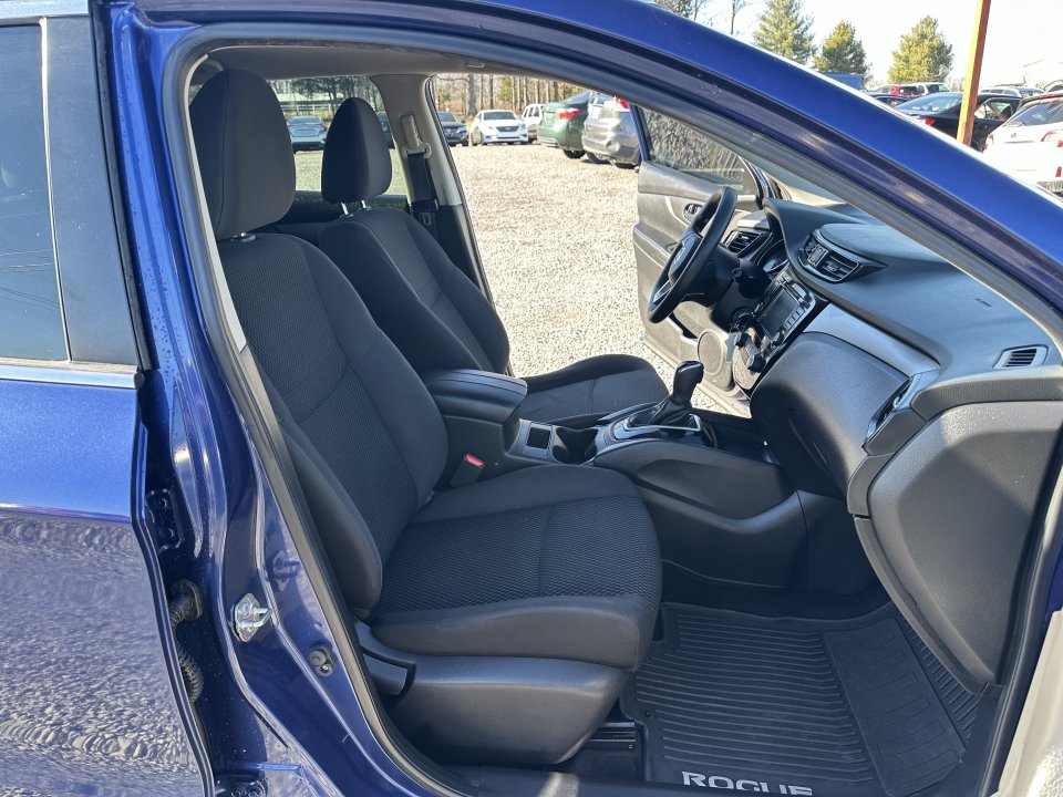 Used 2019 Nissan Rogue Sport S w/ Appearance Package FWD image 16