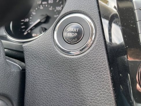 Used 2018 Nissan Rogue SV w/ Premium Package image 18