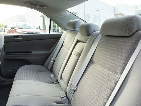 Used 2005 Toyota Camry LE FWD image 25