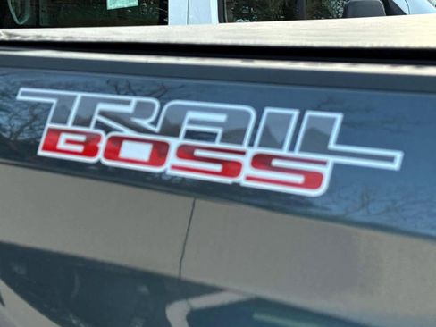 Used 2019 Chevrolet Silverado 1500 Custom Trail Boss w/ Custom Convenience Package image 9